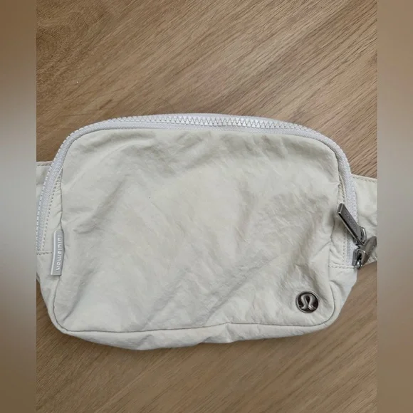 lululemon Cream Belt Bag - Picture 1 of 4